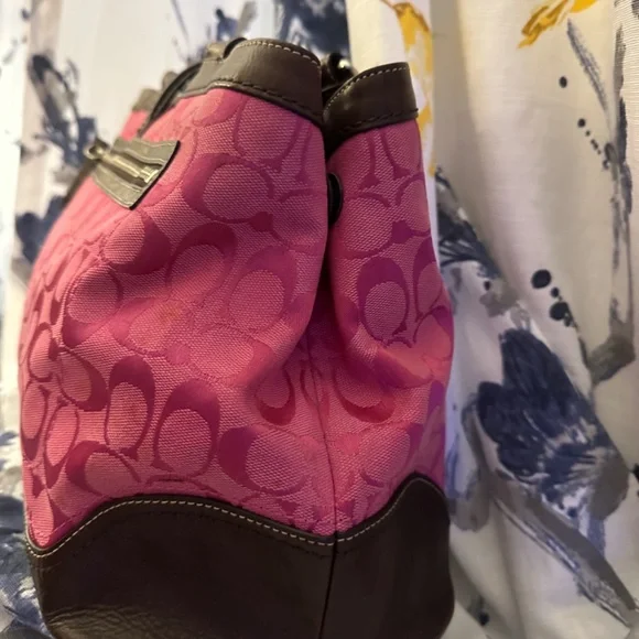 COACH Hampton Signature Collection Magenta STYLE F13022 - Picture 3 of 15